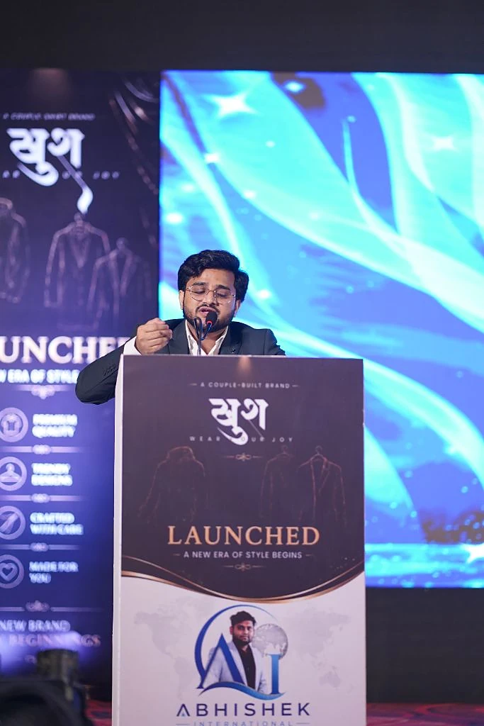 Mujahid Azimabadi speaking at the podium